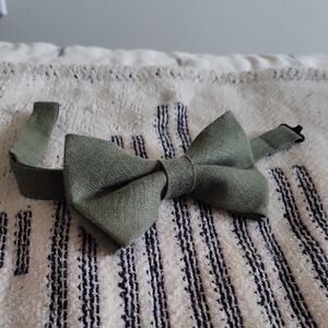 Women's Olive Green Linen Bow Tie